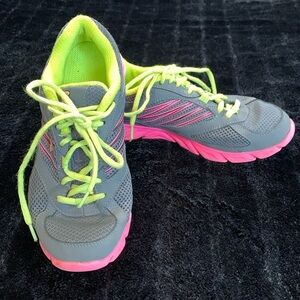 FILA MEMORY FOAM FOOTBED GRAY GREEN HOT PINK SIZE 8.5